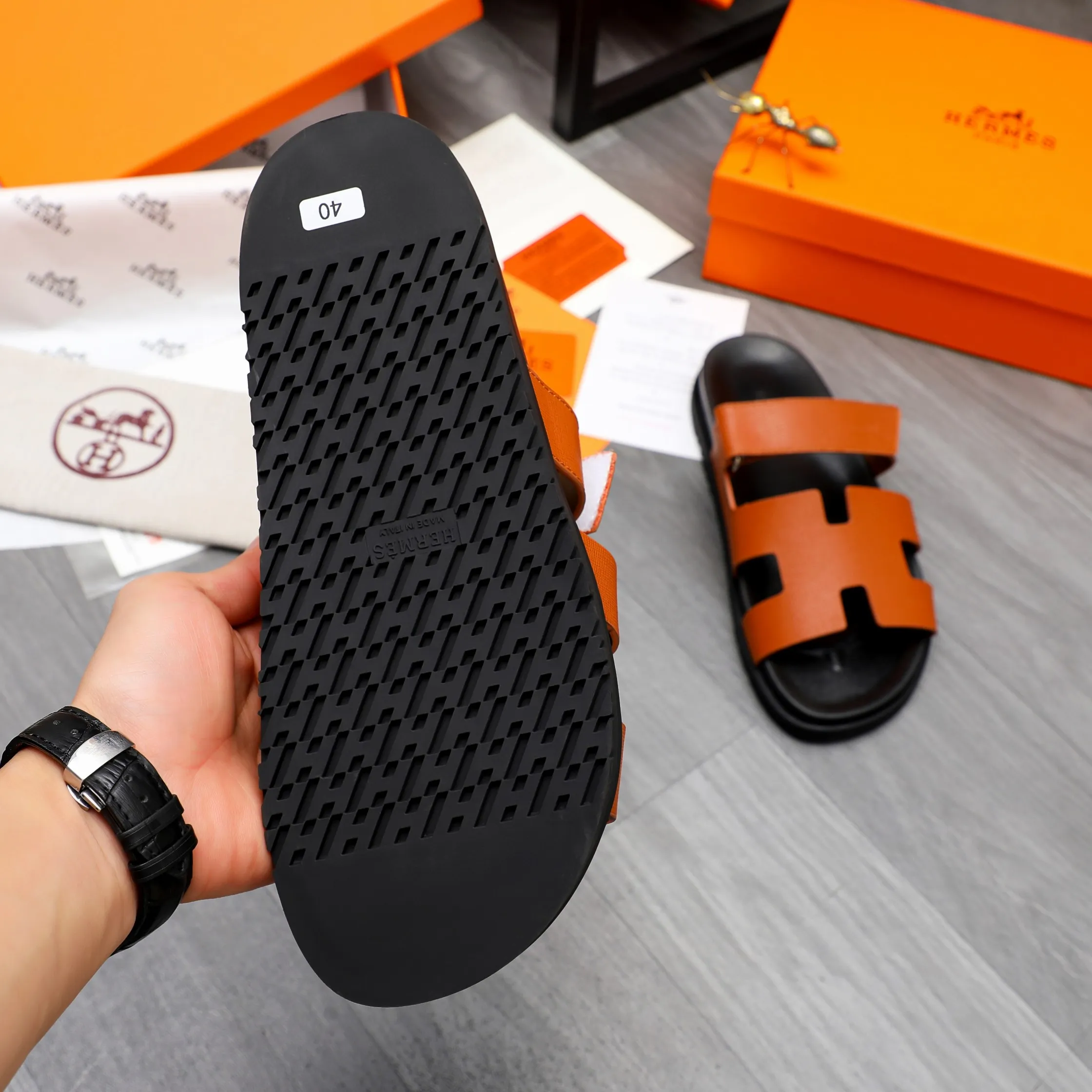 Men's shoes 💰340 Product trademark: Hermes "Hermes" Couple's slippers Regular size: 36-46 Product material: Selected vertical grain cowhide upper, microfiber lining, original outsole